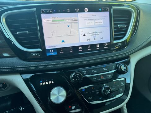 Used 2021 Chrysler Pacifica Limited w/ Premium & Safety Sphere Group FWD image 36