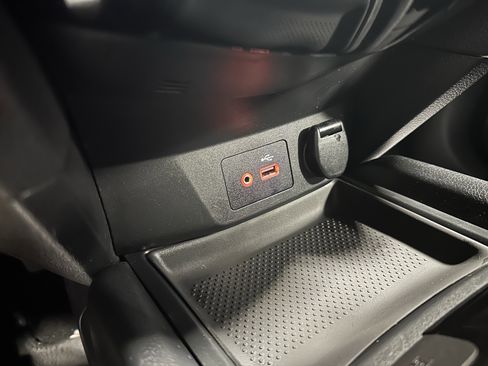 Used 2019 Nissan Rogue SV AWD/4WD image 14