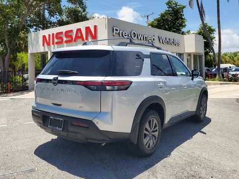 Certified 2024 Nissan Pathfinder SV image 4