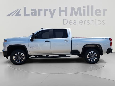 Used 2021 Chevrolet Silverado 2500 Custom w/ Custom Value Package AWD/4WD image 2