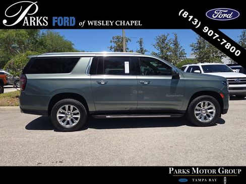 Used 2024 Chevrolet Suburban Premier AWD/4WD image 3