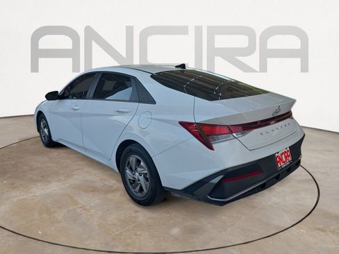 Used 2025 Hyundai Elantra SE image 6