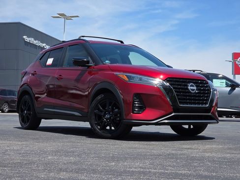 Used 2022 Nissan Kicks SR w/ Interior Electronics Package FWD image 2
