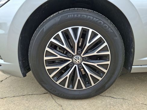 Used 2020 Volkswagen Jetta SE w/ SE Cold Weather Package FWD image 28