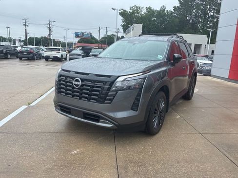 New 2026 Nissan Pathfinder SL w/ SL Premium Package FWD image 3