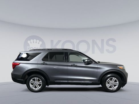 Used 2022 Ford Explorer XLT w/ Equipment Group 202A image 8