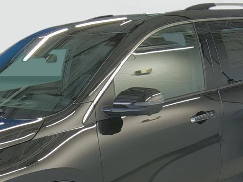 New 2026 Chevrolet Traverse High Country FWD image 8