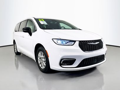 Used 2024 Chrysler Pacifica Touring