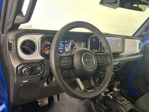 Used 2024 Jeep Gladiator Sport AWD/4WD image 13