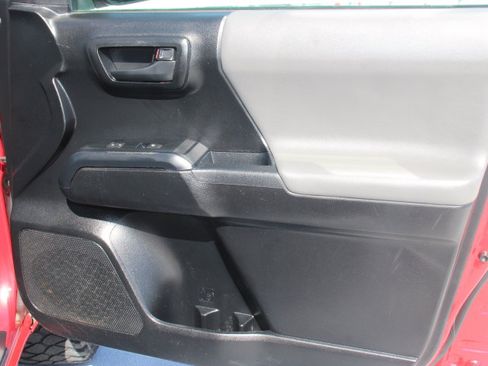 Used 2022 Toyota Tacoma SR AWD/4WD image 17