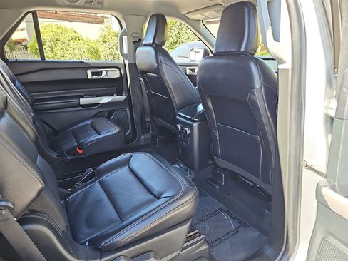 Used 2023 Ford Explorer Limited image 11