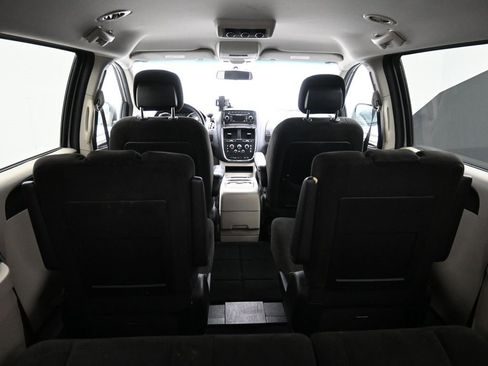 Used 2016 Dodge Grand Caravan SXT image 34