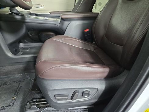 Used 2023 Toyota Sienna Platinum FWD image 34