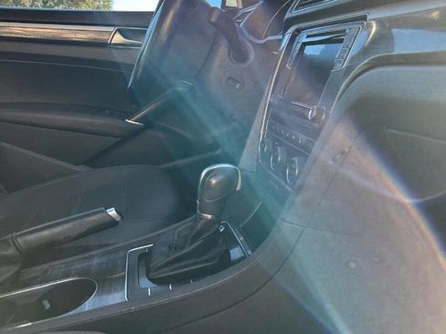 Used 2018 Volkswagen Passat 2.0T SE w/ SE Lighting Package image 46