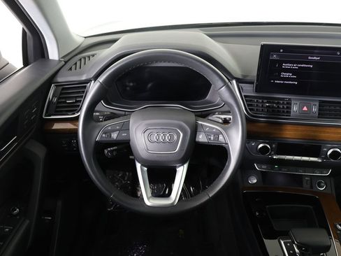 Used 2024 Audi Q5 e Premium w/ Convenience Package image 33