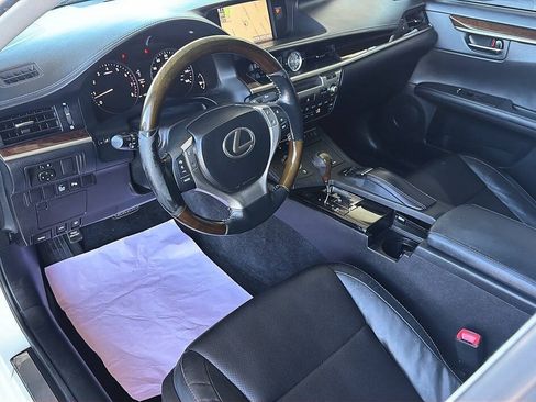 Used 2014 Lexus ES 350 w/ Luxury Package FWD image 4