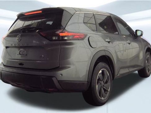 Used 2024 Nissan Rogue SV FWD image 6
