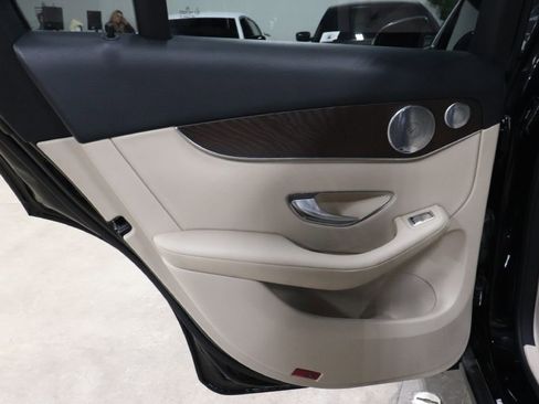 Used 2019 Mercedes-Benz GLC 300 4MATIC image 14