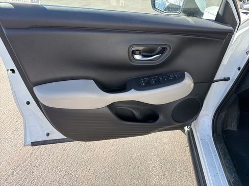 Used 2024 Honda HR-V LX image 11