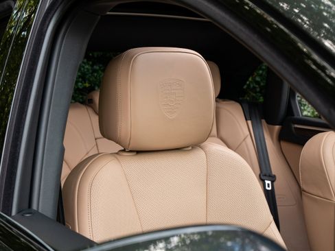 Certified 2025 Porsche Macan image 31