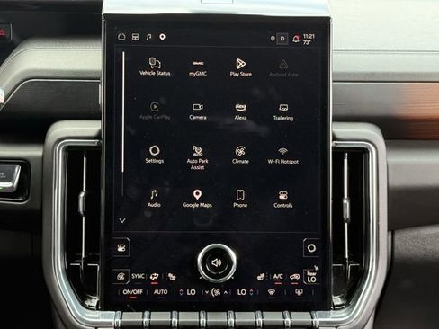 Used 2025 GMC Yukon XL Denali AWD/4WD image 18