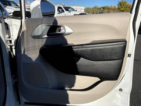 Used 2017 Chrysler Pacifica Touring Plus image 19