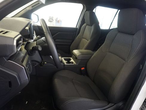 Used 2025 Toyota 4Runner SR5 AWD/4WD image 15