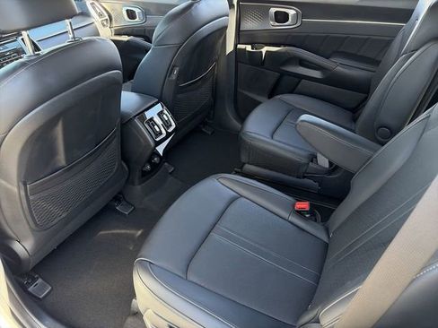Used 2022 Kia Sorento SX w/ Panoramic Sunroof Package image 18