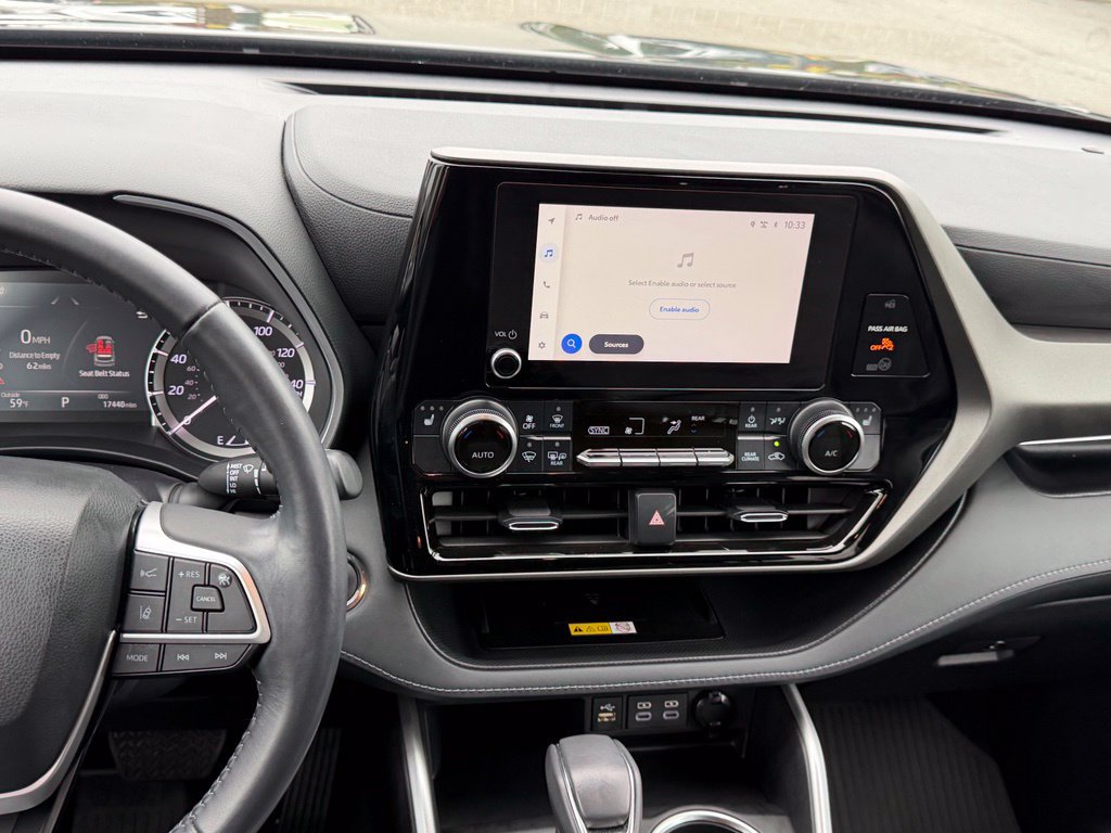 Used 2023 Toyota Highlander XLE AWD/4WD image 23