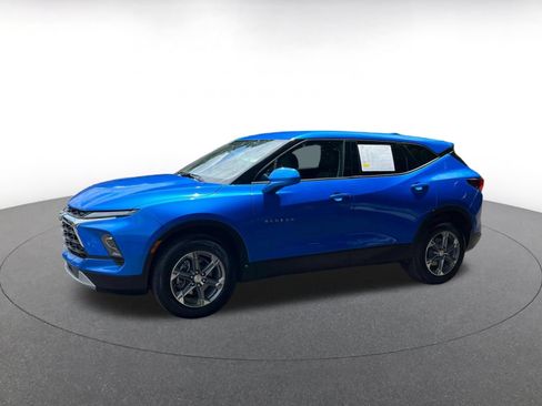 Used 2026 Chevrolet Blazer LT FWD image 4