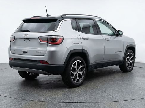 Used 2025 Jeep Compass Limited AWD/4WD image 9
