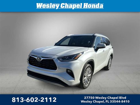 Used 2022 Toyota Highlander Platinum image 1