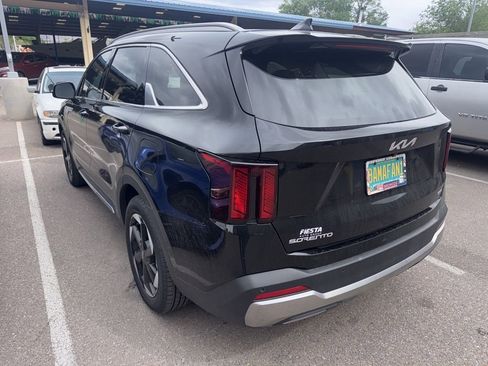 Used 2025 Kia Sorento EX w/ EX Panoramic Sunroof Package image 9