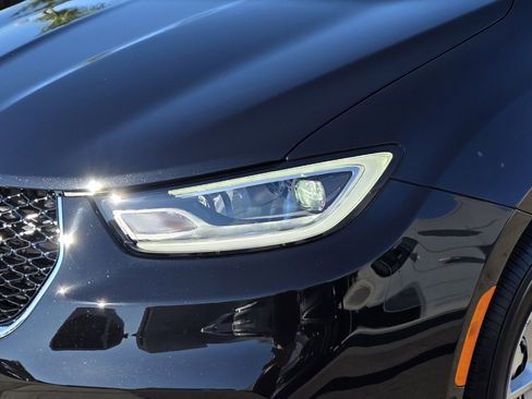 New 2026 Chrysler Pacifica Select image 8