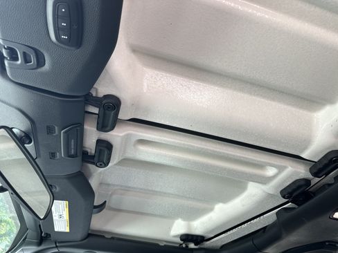 Used 2023 Jeep Wrangler Unlimited Sport AWD/4WD image 35