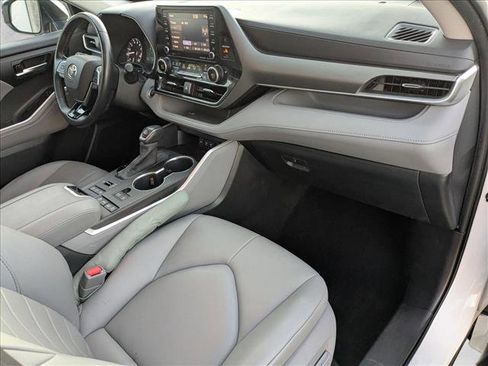 Used 2020 Toyota Highlander XLE image 22