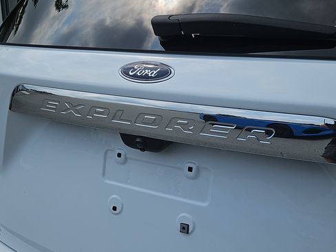 Used 2020 Ford Explorer 4WD w/ Class III Trailer Tow Package image 5