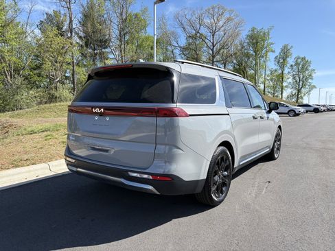 Used 2024 Kia Carnival SX FWD image 9