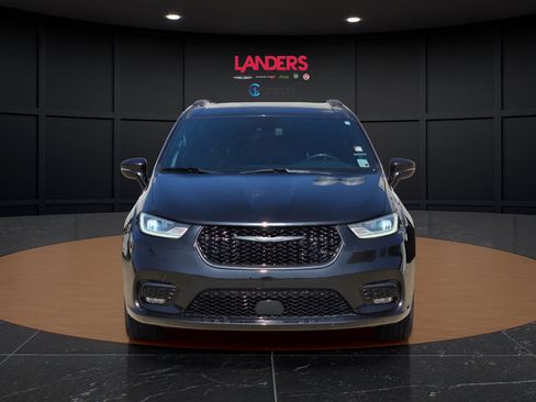 Used 2021 Chrysler Pacifica Touring w/ Cold Weather Group AWD/4WD image 6