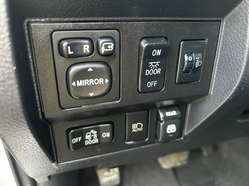 Used 2019 Toyota Tundra Platinum AWD/4WD image 11