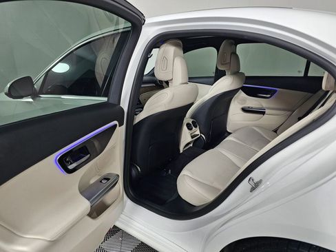 Used 2025 Mercedes-Benz C 300 4MATIC Sedan image 33