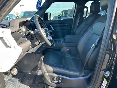 Used 2023 Land Rover Defender 130 X-Dynamic SE image 9