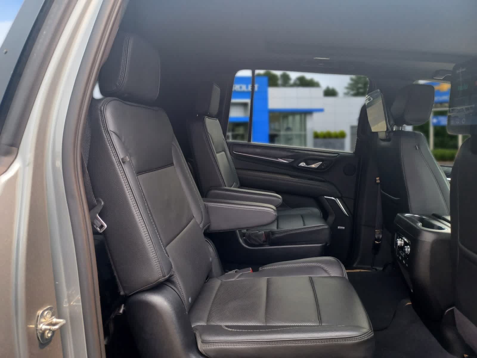 Used 2023 GMC Yukon XL Denali AWD/4WD image 27
