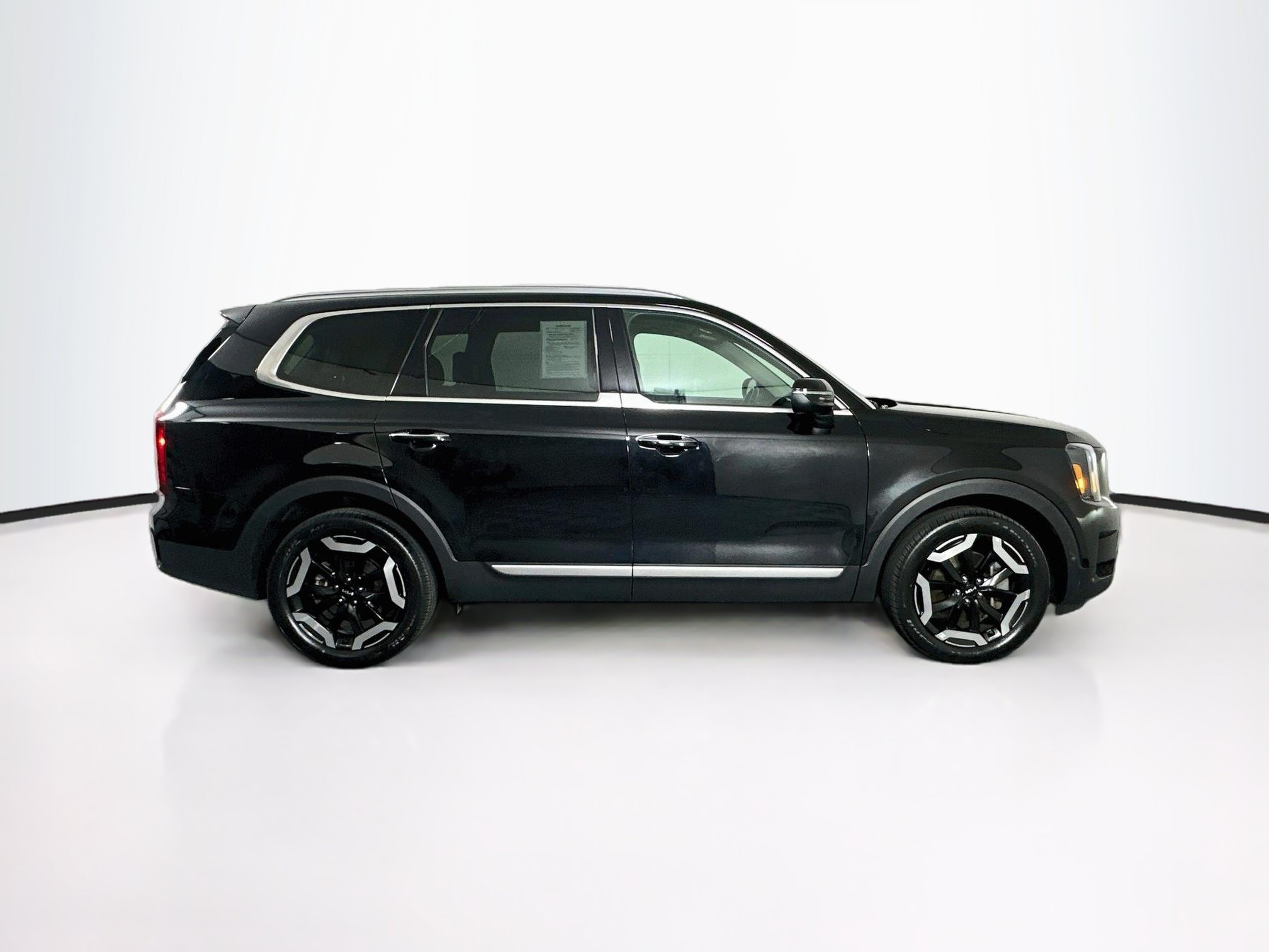 Used 2025 Kia Telluride S FWD image 10