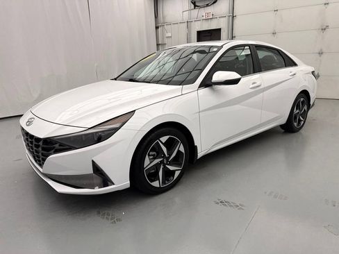 Used 2022 Hyundai Elantra Limited FWD image 3