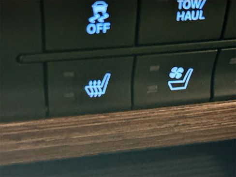 Used 2018 RAM 1500 Laramie w/ Convenience Group image 19