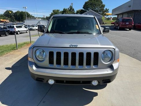 Used 2016 Jeep Patriot Latitude AWD/4WD image 3