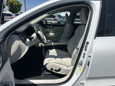 New 2026 Volvo XC60 T8 Ultra w/ Climate Package PRO AWD/4WD image 13