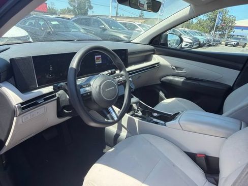 Used 2025 Hyundai Tucson SEL FWD image 9