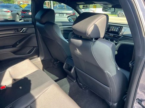 Used 2018 Honda Accord Sport image 27